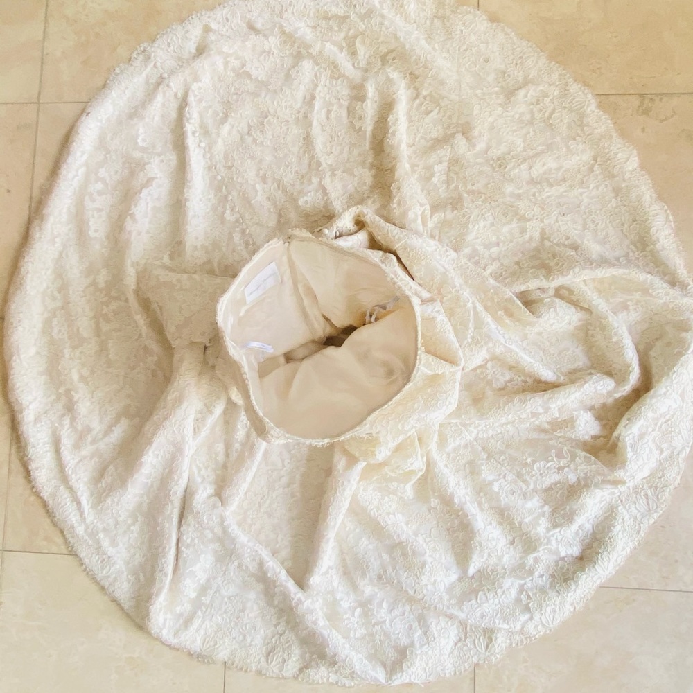 Monique Lhuillier Wedding Gown Dress - Picture 9 of 14